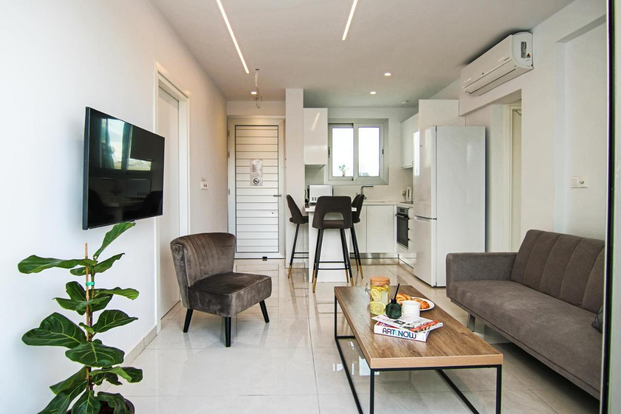 Phaedrus Living - Seaside Executive Flat Harbour 201 Apartment Paphos Bagian luar foto
