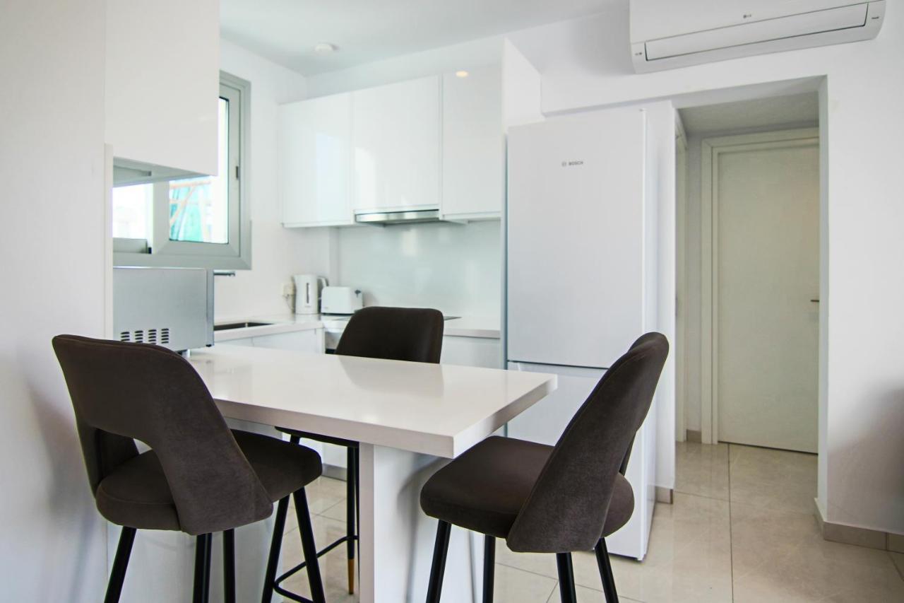 Phaedrus Living - Seaside Executive Flat Harbour 201 Apartment Paphos Bagian luar foto